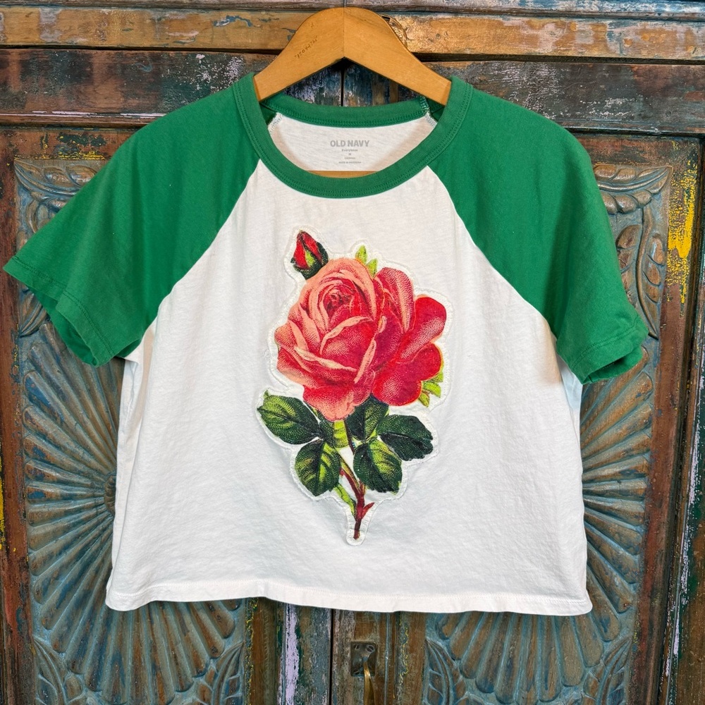 Vintage style rose appliqué raglan crop top
